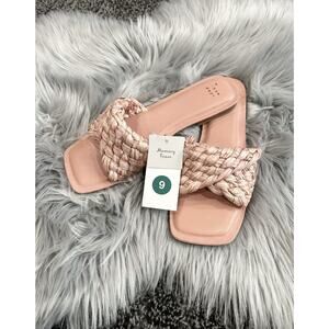 A New Day Women's Ultimate Comfort Nicolette‎ Memory Foam Rattan Sandals 9 NWT